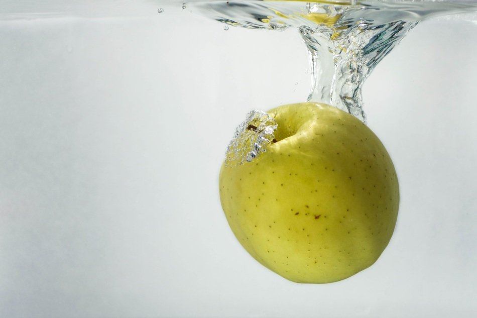 apple in the water