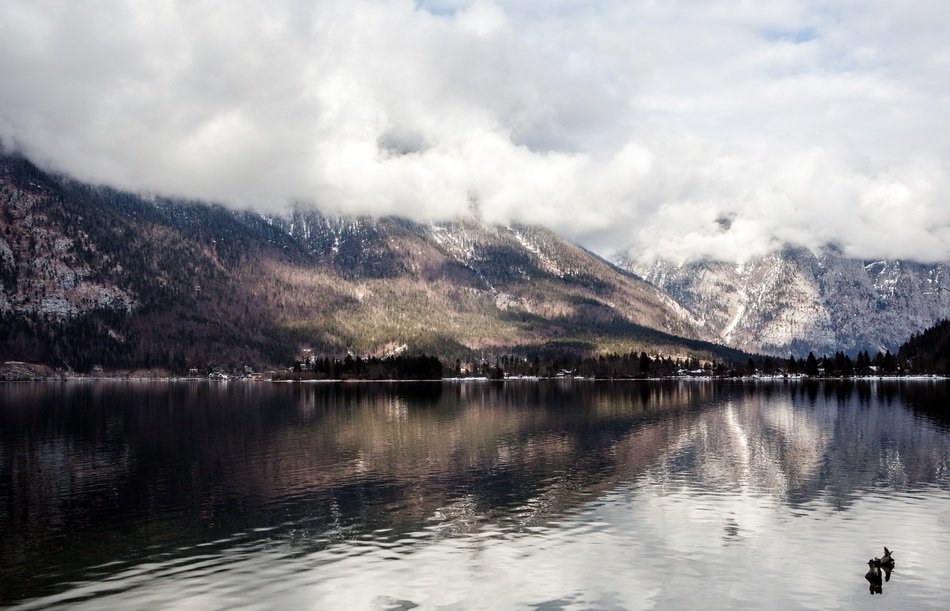 landscape of the Hallst&auml;tter lake