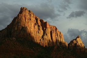 brown rocks for mountaineering