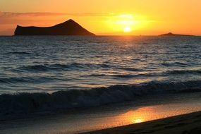 Beautiful and colorful sunrise over the ocean in Hawaii