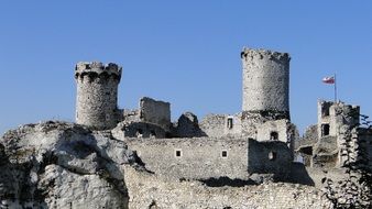 castle on the rock in ogrodzieniec