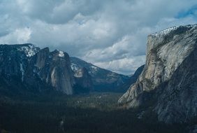 valley between rocks in the yosemite national park