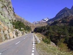 Pass road near the mountains