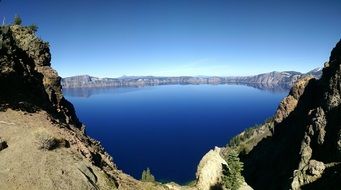 photo of crater lake in the national park in Oregon