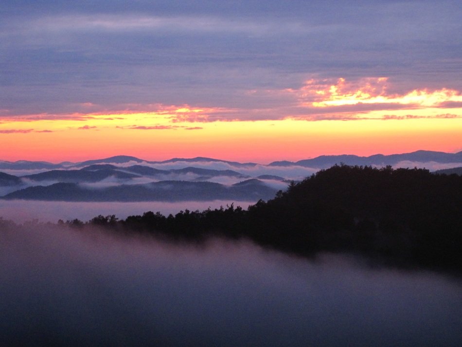 pink and purple sky over the tops of the mountains