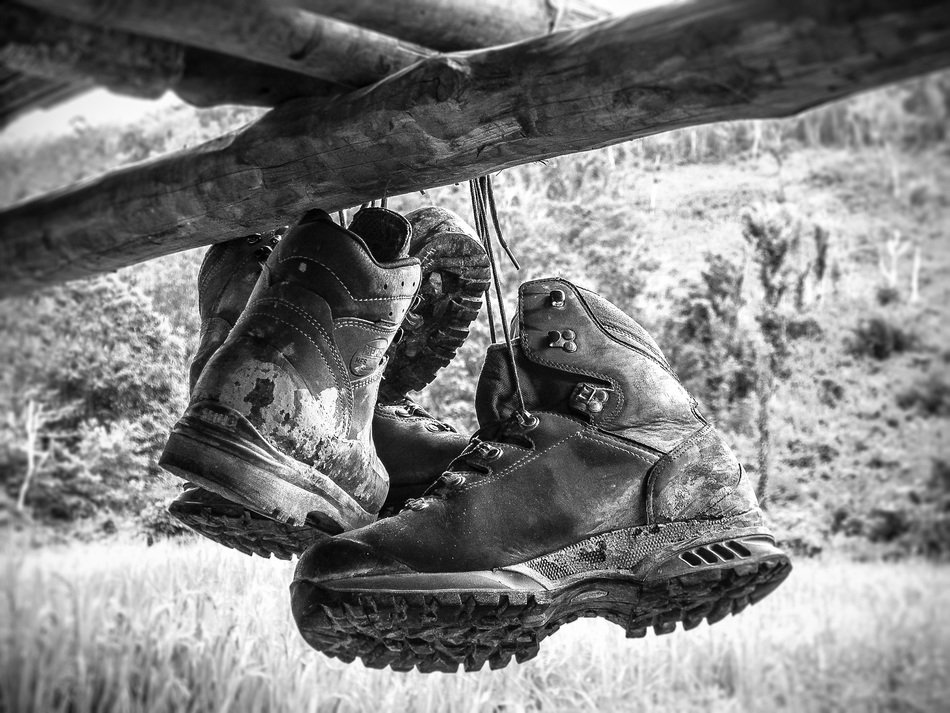 hiking mountaineering shoes