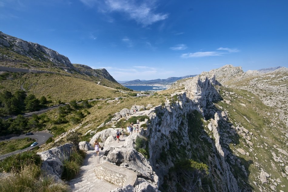 mountaineering in rocks