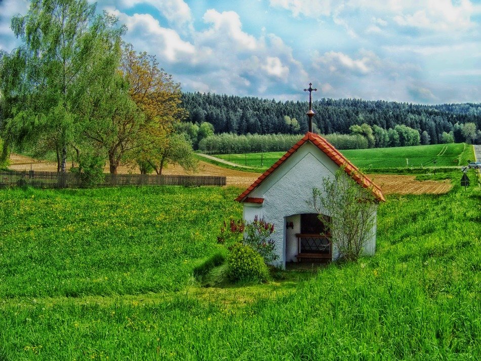 small chapel on beautiful landscape in bavaria