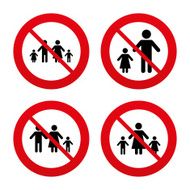 Family with two children sign Parents and kids N27