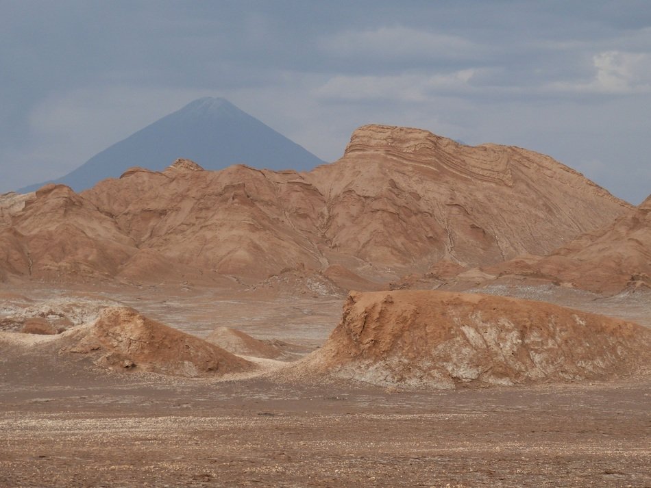 Valle de Luna is a landmark in chile