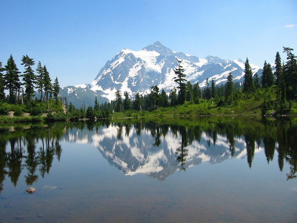 Sheksan mountain is mirrored in the lake