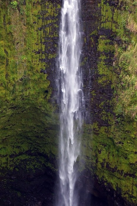 dramatic scene of summer akaka falls