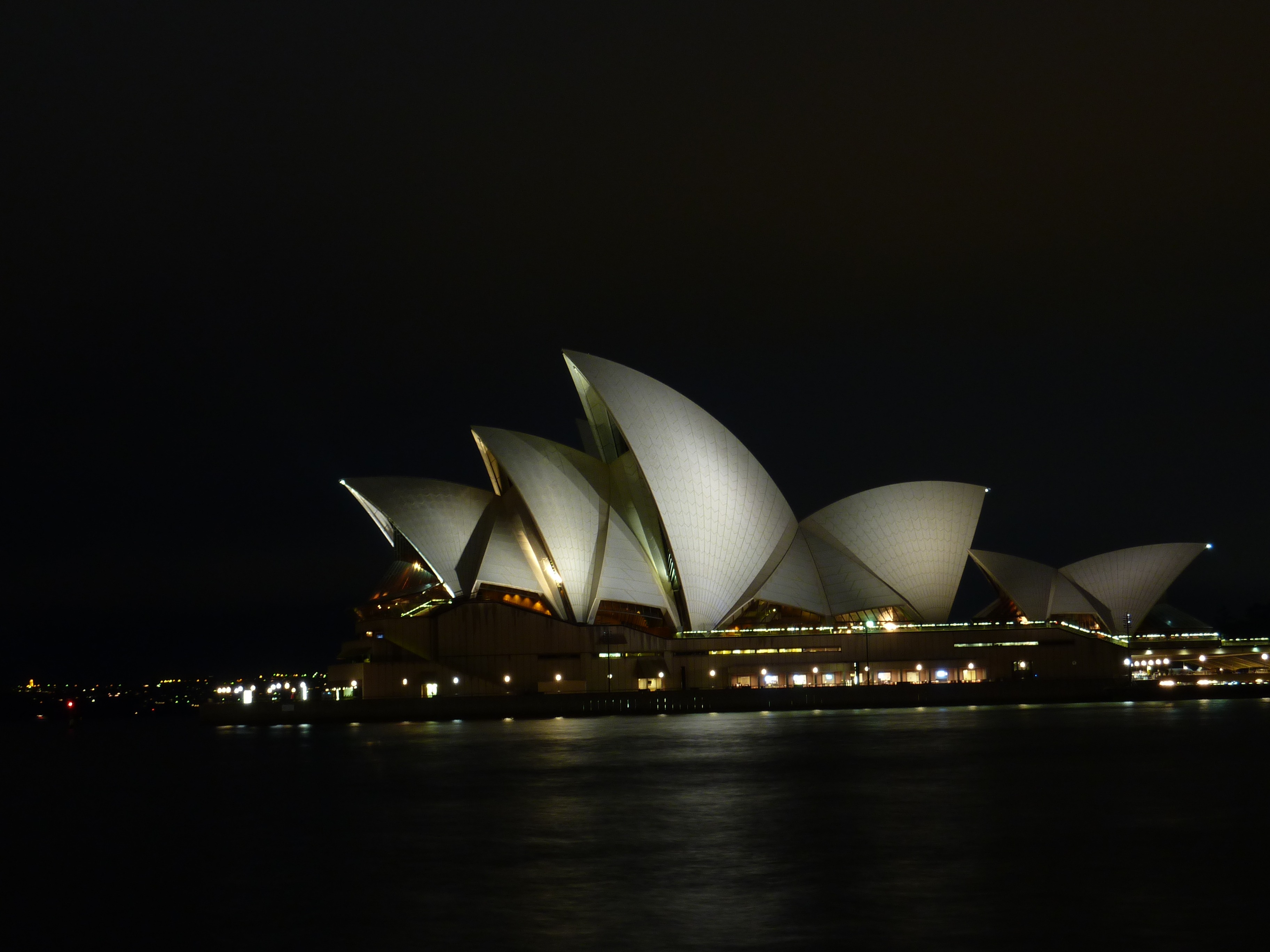 Night view of the Sydney Opera House free image download