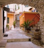 arch between houses in Liguria