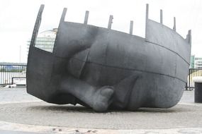 war memorial ship wreck face