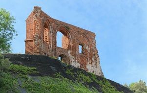 the ruins of monument