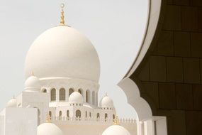 arabic white mosque in the emirates