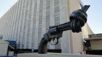 The Knotted Gun by Carl Fredrik Reutersward, sculpture in manhattan