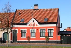 house with a red facade to Simrishamn