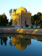 samanid mausoleum tomb water mirroring