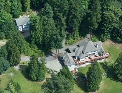 landscape of buildings on Green meadow in Washington