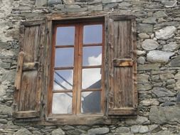 window stones wall