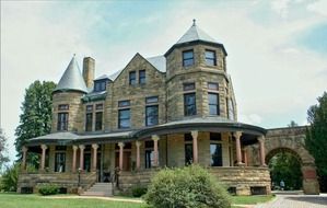 beautiful old museum in Maymont Park