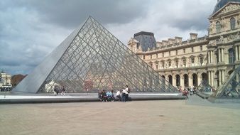 louvre entrance