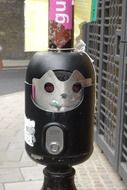 emoticon on trash can