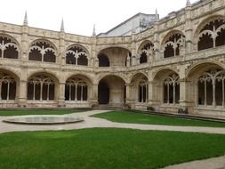 courtyard of JerÃ³nimos Monastery, portugal, lisbon