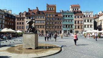 statue in the center of Warsaw