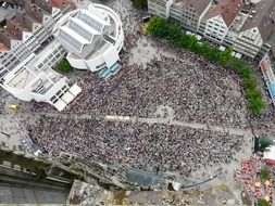 many people in the cathedral square