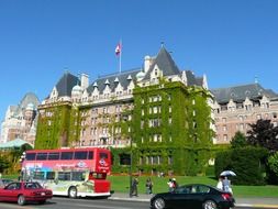 double decker bus rides near the empress hotel