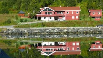 mirror reflection of a house in the water