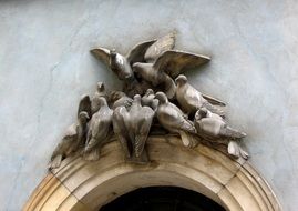 sculpture of pigeons in Warsaw