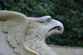 statue adler bird
