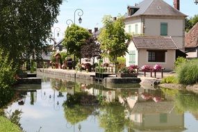 houses by the nivernais canal