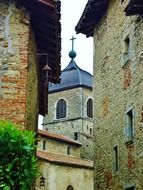 good looking p&eacute;rouges village