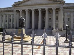 washington dc statue and government building