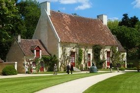 farm house building