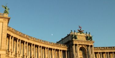 Picture of the column building in Vienna