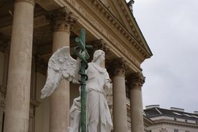 vienna church statue