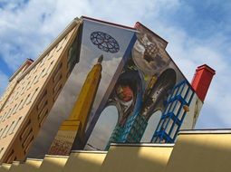 wall painting on a multi-storey building