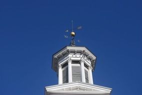 arrows on the roof of the building