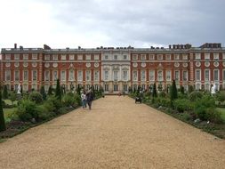 square in front of Hampton Palace in London