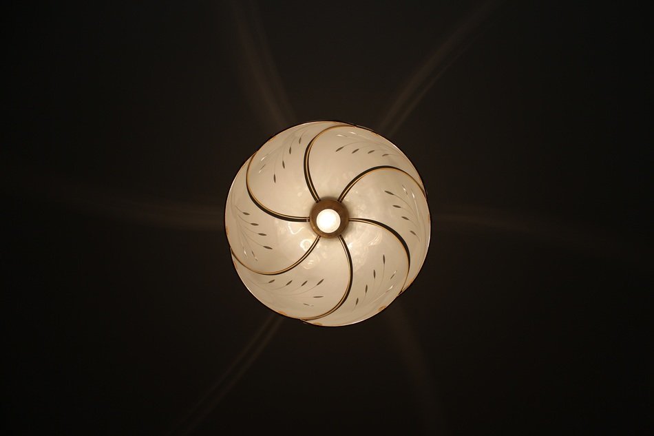 chandelier light shadow