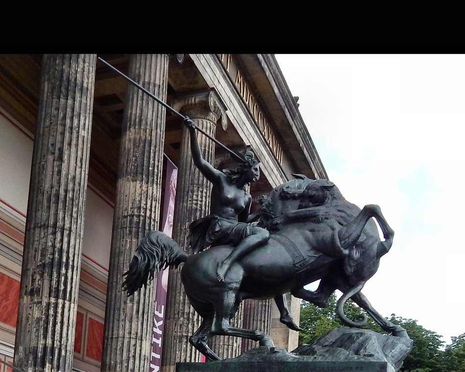 a monument to the fight between the rider and the animal