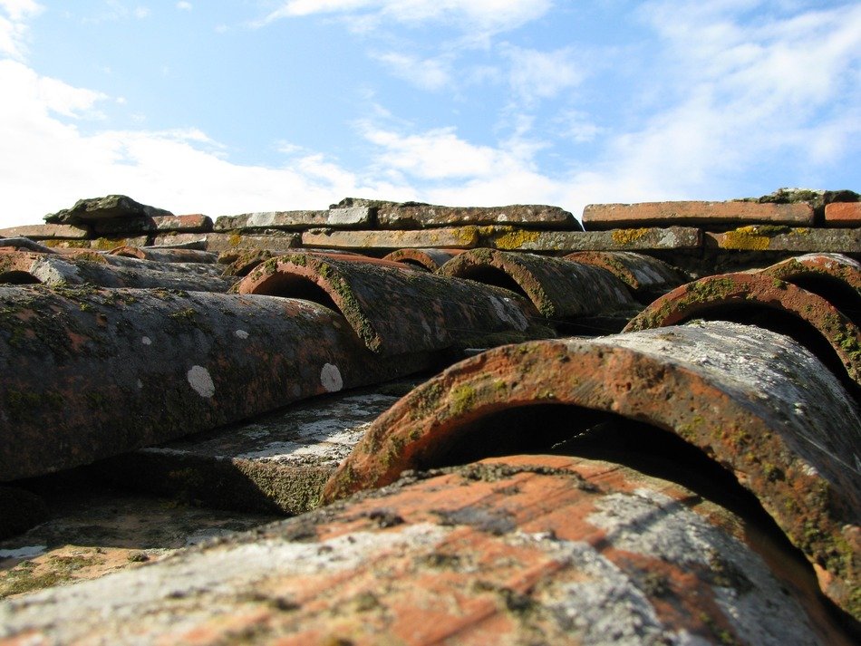 tiled roof f a house in Cascina, Italy
