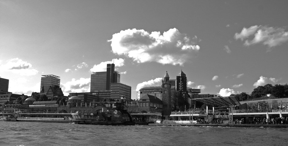 hamburg port landungsbr