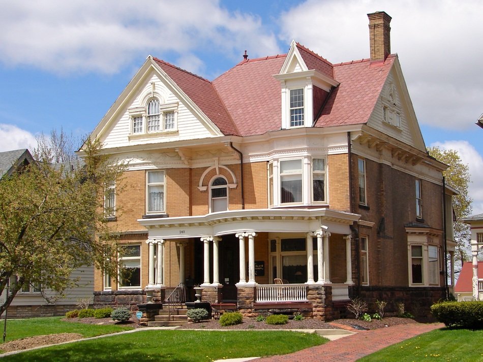 traditional residential building in mansfield